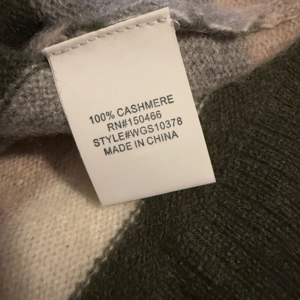 Luxurious Cashmere Sweater NWT & NWOT - Picture 3 of 14